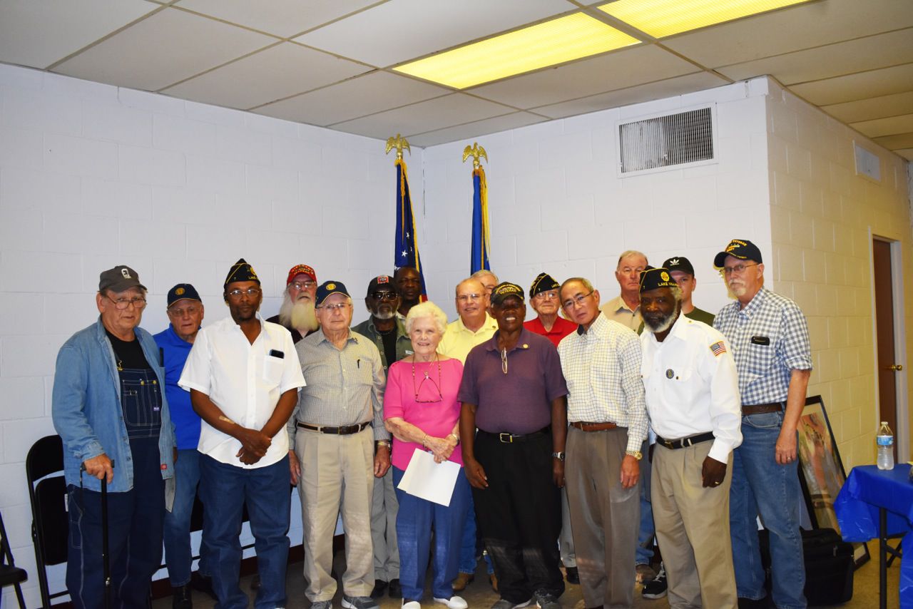 Vietnam era veterans receive commemoration pins